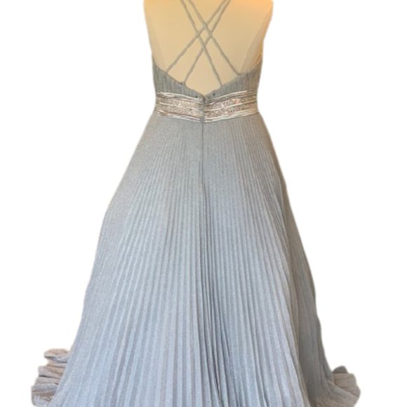 Dress - Picture 9 of 9